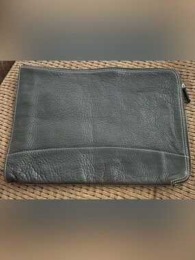 Levenger Laptop Bag Dark Brown Pebbled Leather Zipper Quiet Luxury Soft Classic